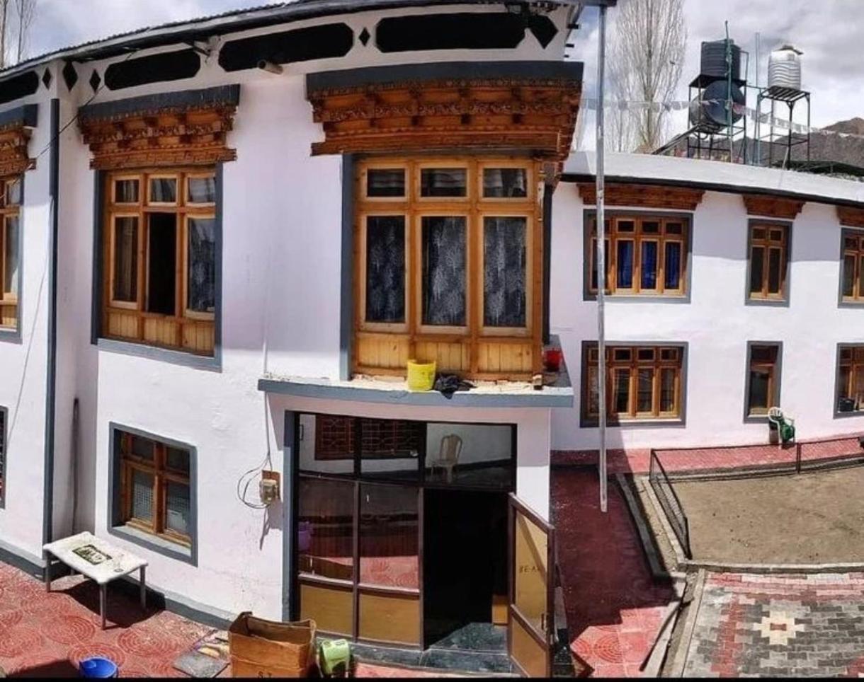 Sky Land Hostel Leh Exterior foto